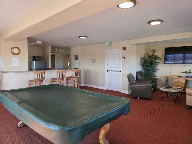 Building Photo - Location, Location… and Absolutely Incredible Views!