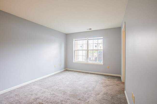 Building Photo - Lovely 2 BR/2 BA Condo in Glen Burnie!