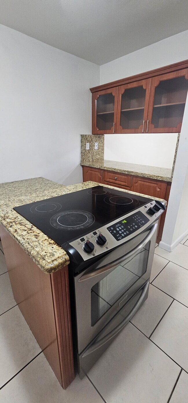 Stove - 1900 W 54th St