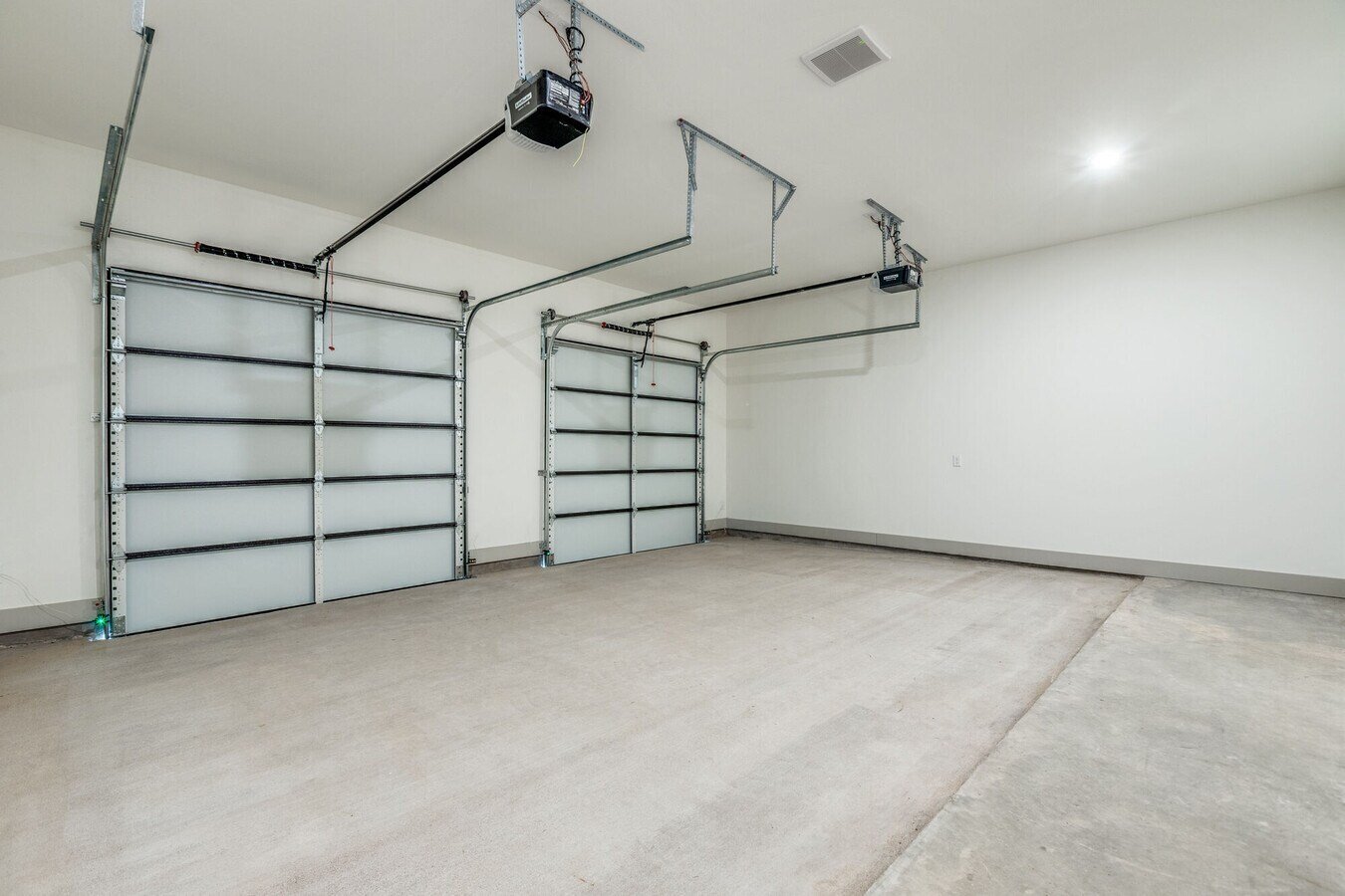 Building Photo - 8589 Stacy Rd