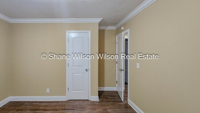 Building Photo - Charming 3-Bedroom 1.5-Bath Home in Chickamauga! Come see it today!