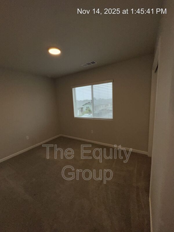 Building Photo - 418 S Summit St