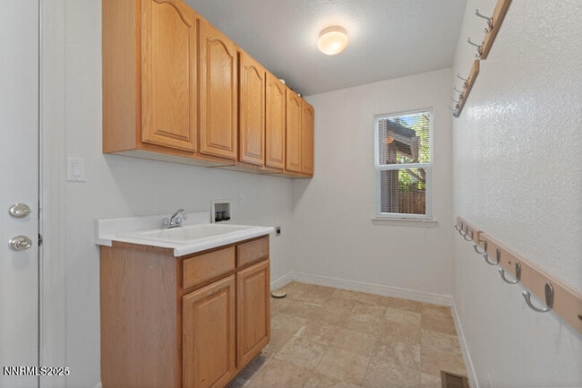 Building Photo - 7021 Heatherwood Dr