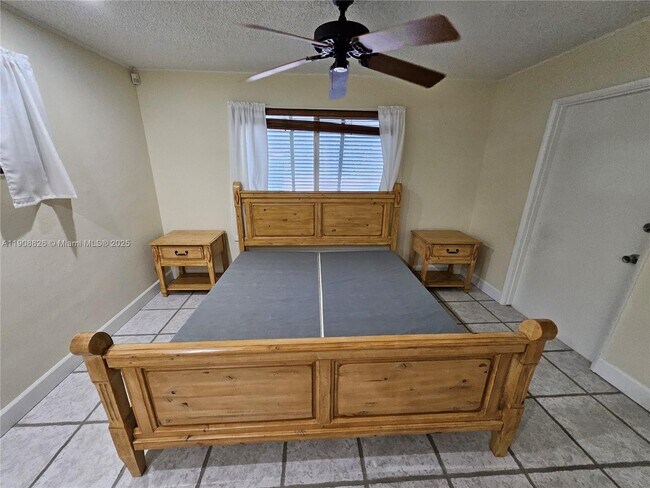 Building Photo - 2016 NE 26th Dr