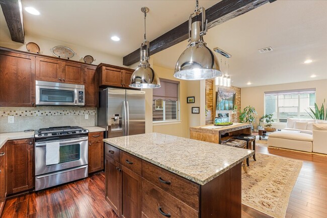 Building Photo - 14215 SW Burlwood Ln