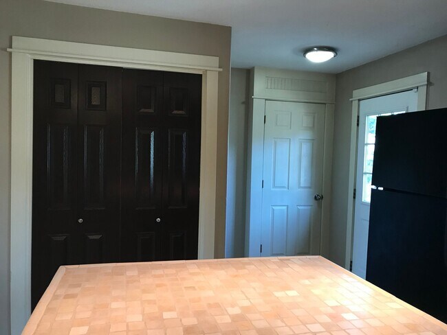 Building Photo - 2x2 with Loft! Walk to Harney Elementary! ...