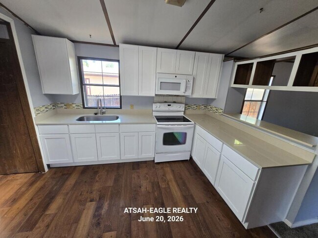 Building Photo - 824 Driftwood Ave