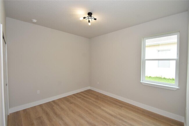 Building Photo - 18 Wood Amber Ln