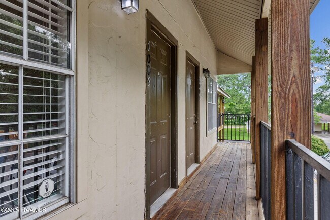 Building Photo - 300 Lozes Ave