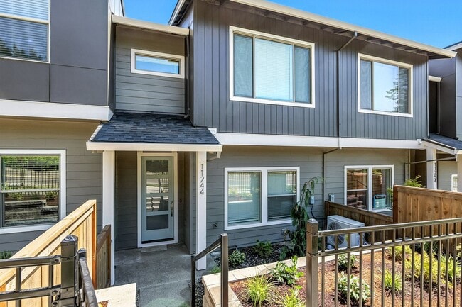 Building Photo - Brand New Townhome in Pleasant Valley Vill...