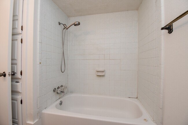 Building Photo - 702 Tara Plantation Dr