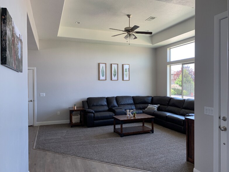 Building Photo - 371 S 3525 W