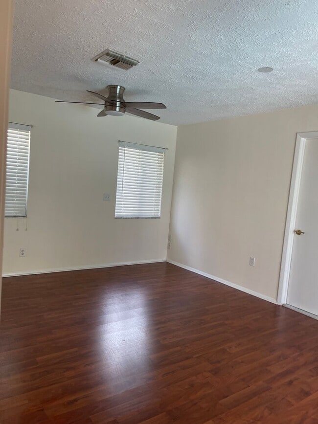 Building Photo - Spacious 3  Bedroom plus Den 3.5 baths 2 car plus golf cart garage in Timber Pines