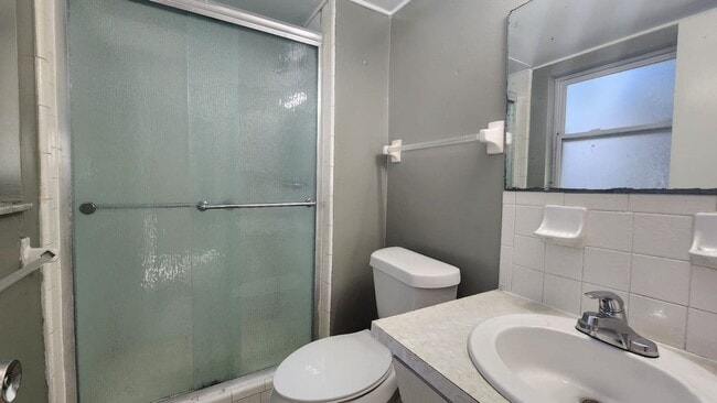 Building Photo - 1424 Spring Lane Apt 1-4