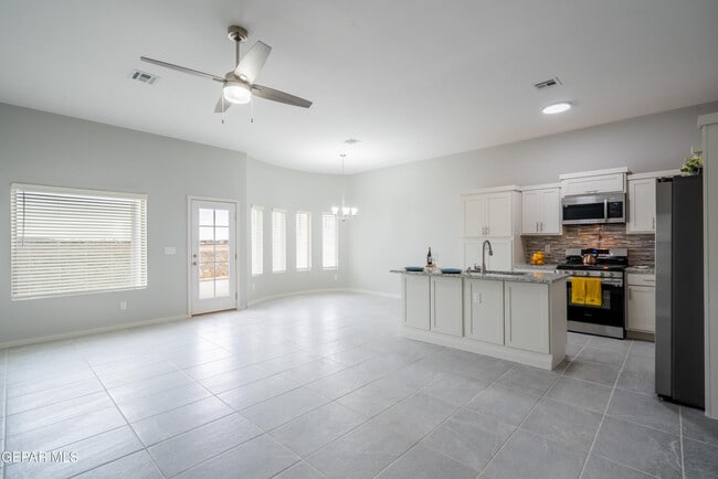 Building Photo - 720 Paseo Dulce Ave