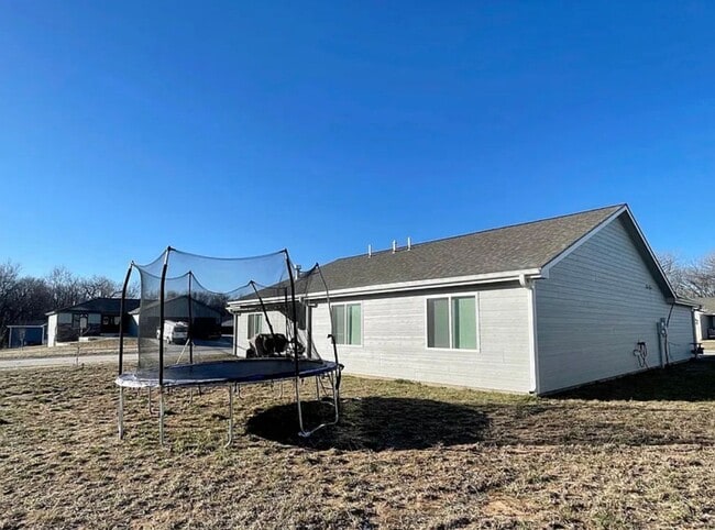 Building Photo - 3-Car Garage + Spacious Yard + Stainless Appliances + Fireplace + Near NEW Oliver Brown Elementary