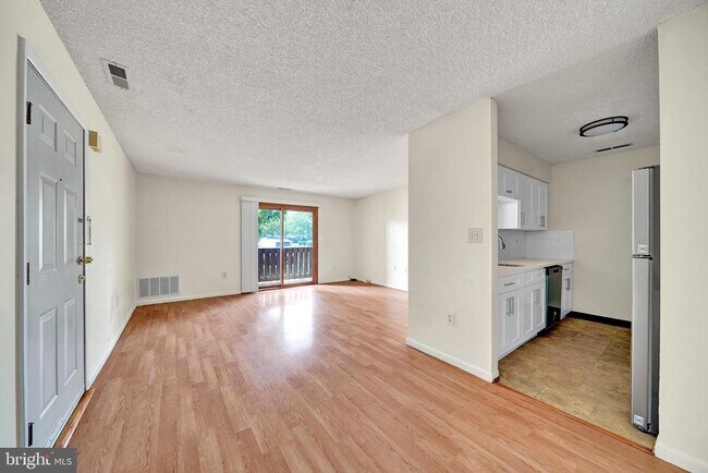 Building Photo - 601 Ravens Crest Dr