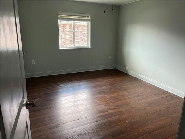 Building Photo - 3213 Golden Dr