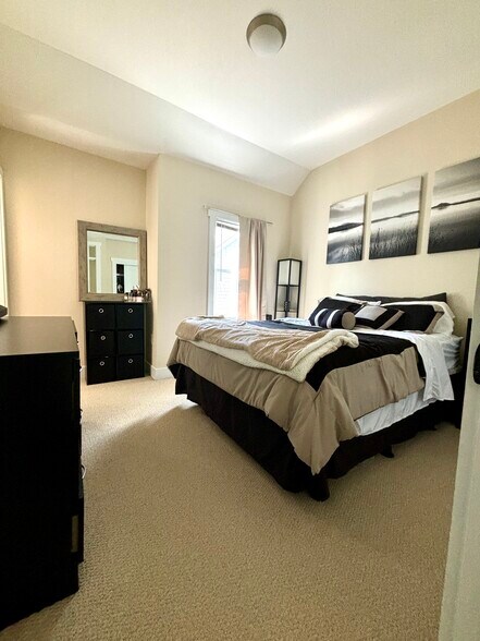 Building Photo - 1455 Mews Ct