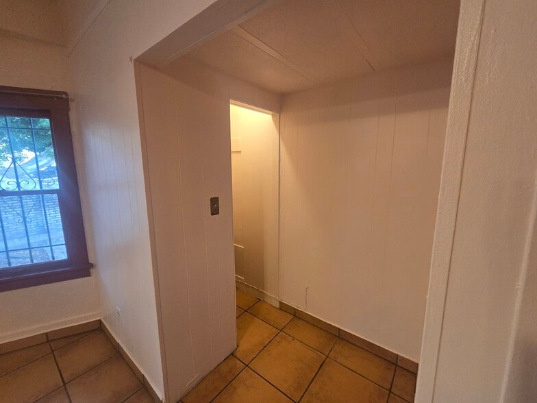 service / pantry_view1 - 2202 W 3rd St