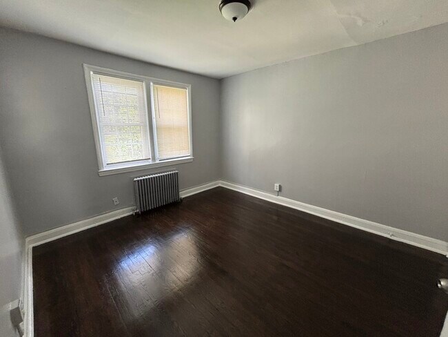 Building Photo - 4 Bedrooms 2 Bathrooms, 21239