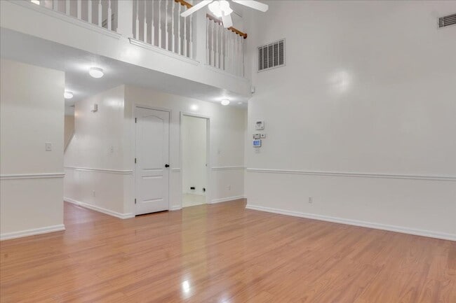 Building Photo - MOVE IN READY