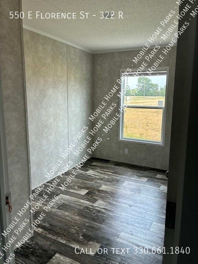 Building Photo - 550 E Florence Ave