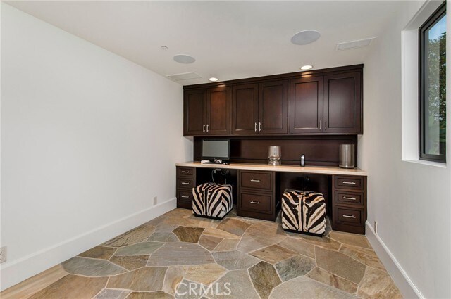 Building Photo - 26 S La Senda Dr