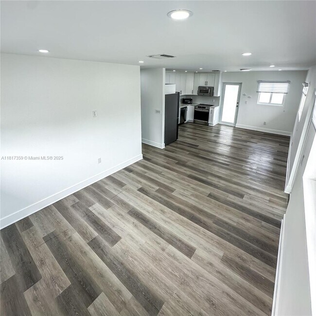 Building Photo - 85 W 33rd St