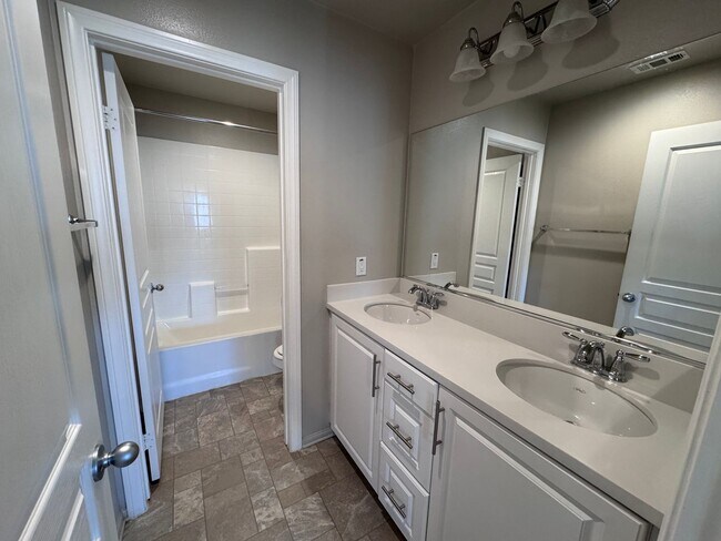 Building Photo - Large Newer Home - 4 Bedroom / 3 1/2 Bath