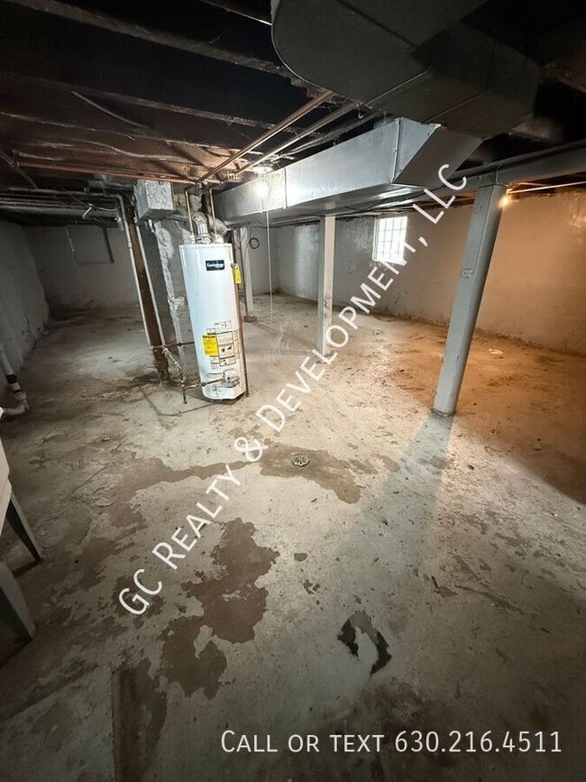 Building Photo - 8637 S Essex Ave