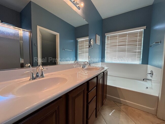 Building Photo - 2825 E Trigger Way