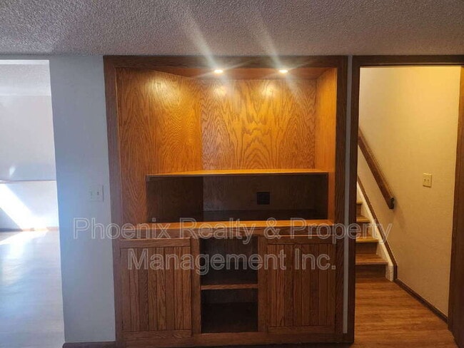 Building Photo - 146 Lois Dr