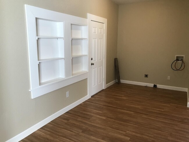 Building Photo - 806 N Park Ave