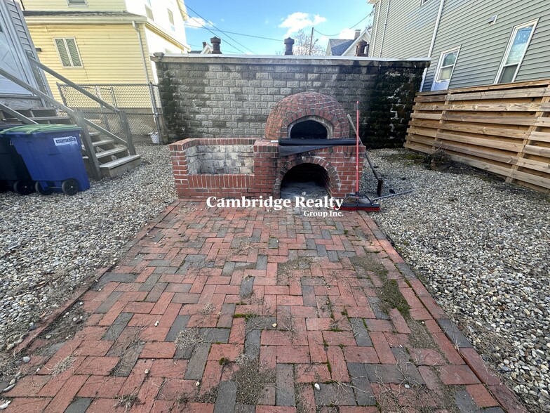 Building Photo - 374 Highland Ave