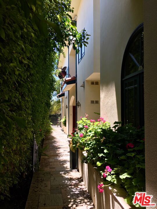 Building Photo - 1027 10th St