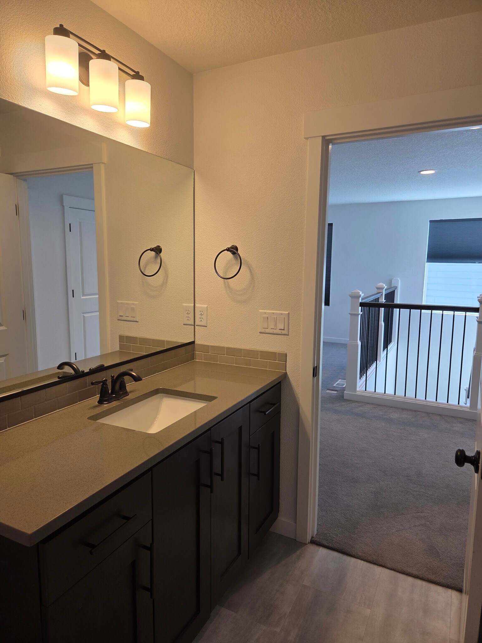 upstairs bathroom - 5450 NW Stardown Dr
