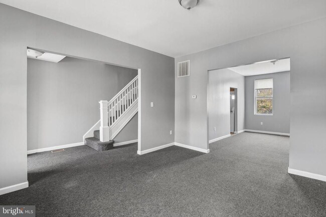 Building Photo - 1209 N Dukeland St