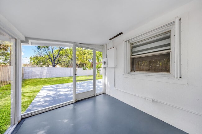 Building Photo - 5921 NE 1st Ave.