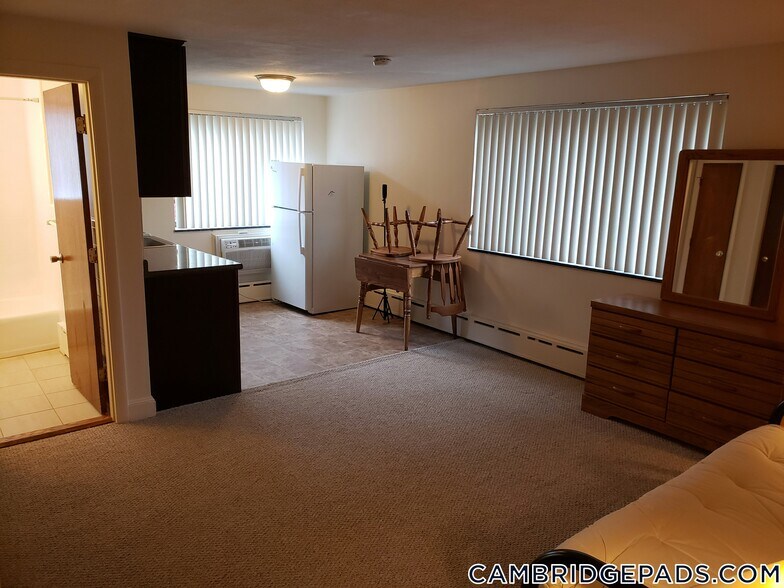 Building Photo - 9 Chester St