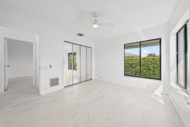 Building Photo - 18 Glencairn Rd