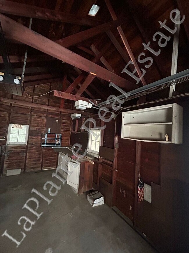 Building Photo - Charming 2-Bedroom Home in Toledo – Cozy &...