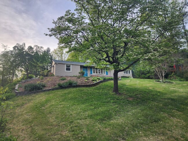 Building Photo - 97 Oak Terrace