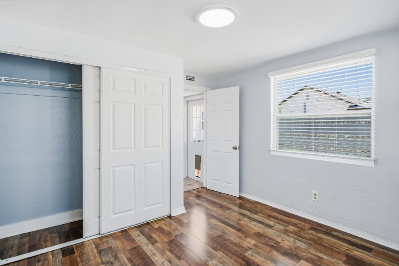 Building Photo - 917 56th Ave N