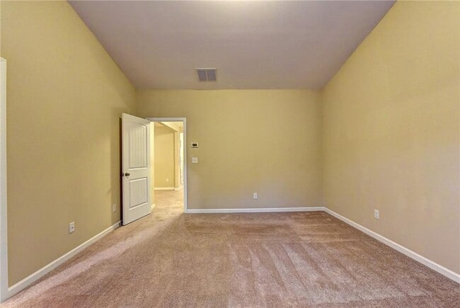 Building Photo - 1075 Hampton Oaks Dr