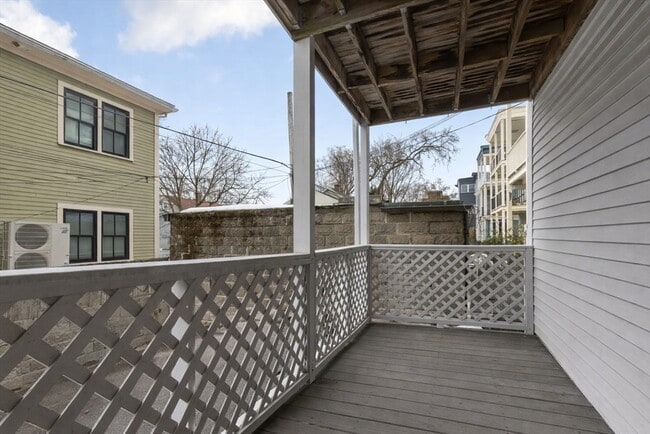 Building Photo - 114 Trowbridge St