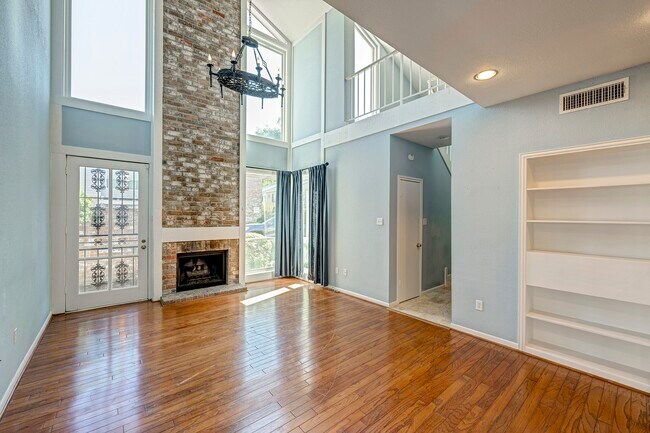 Building Photo - 5816 Lynbrook Dr