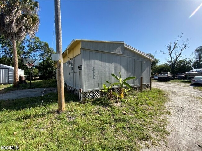 Building Photo - 2210 Cantor Ln