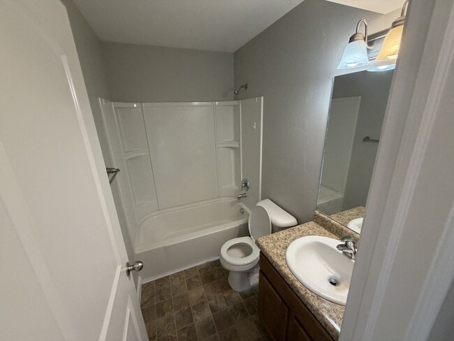 Building Photo - 999 Village River Ln