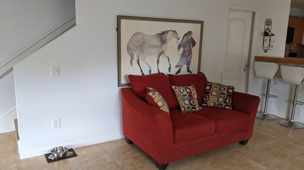 Building Photo - 2338 Sunset Dr